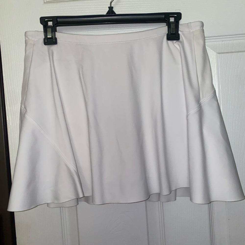 Athleta Women's white mini Skirt Athletic Skort Bottoms. Size Medium